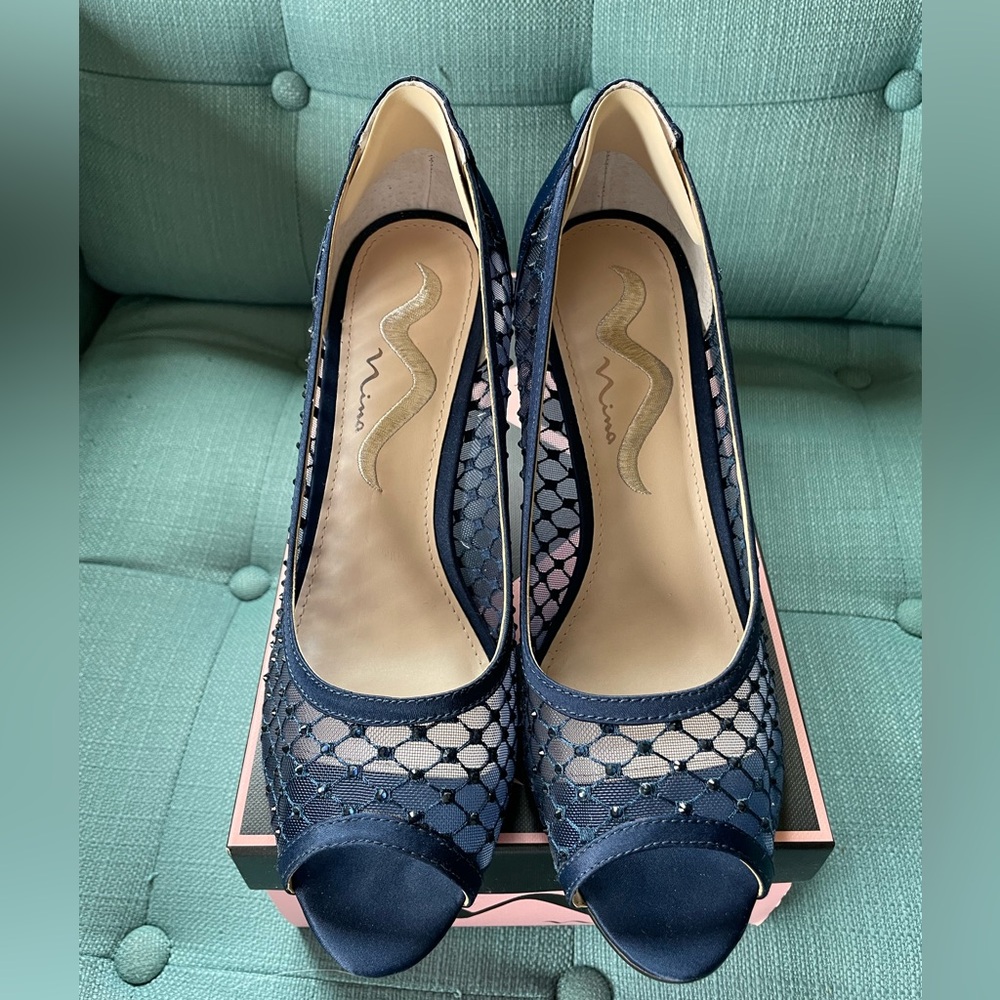 Stunning navy blue open toe heals. Perfect for wedding or formal occasion! - Picture 4 of 5